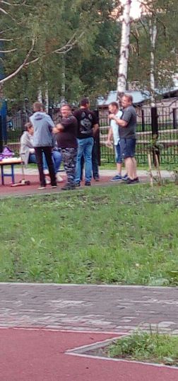 Жители Междуреченска возмущены пьянкой на детской площадке