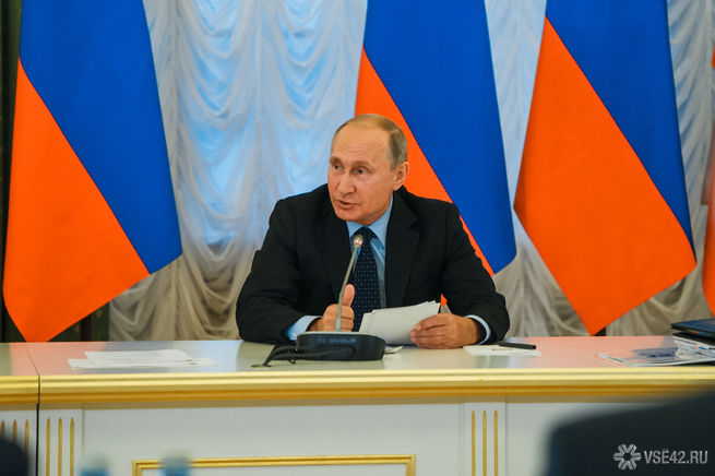 Путин потребовал от Голиковой разобраться с маленькими зарплатами врачей в России